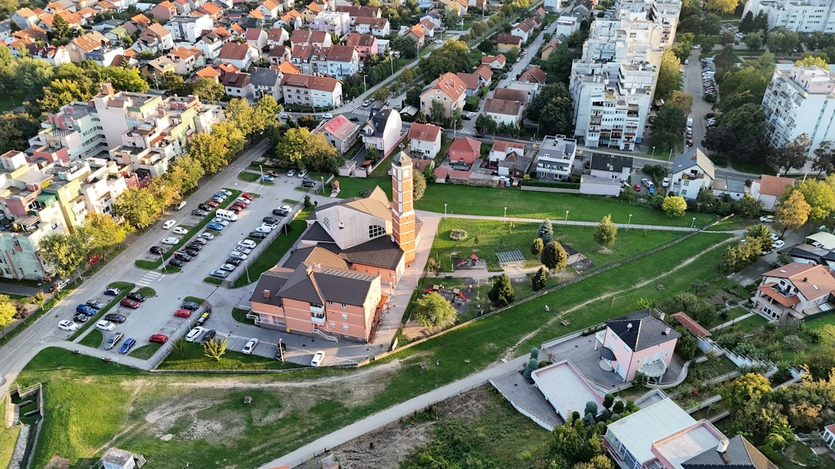 A bird's eye view of a small town